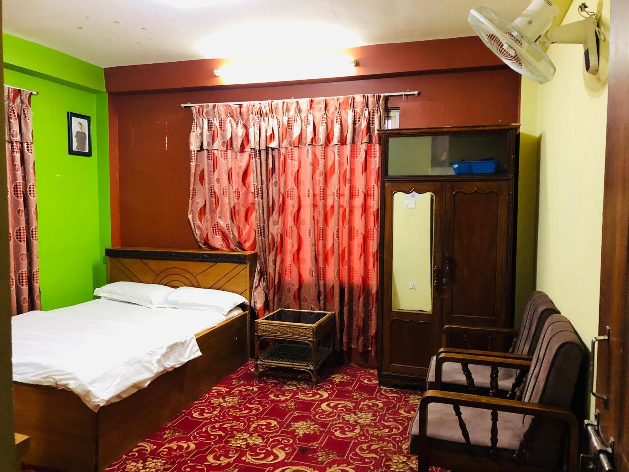 Sara'S Backpackers Hotel Kathmandu Exterior foto