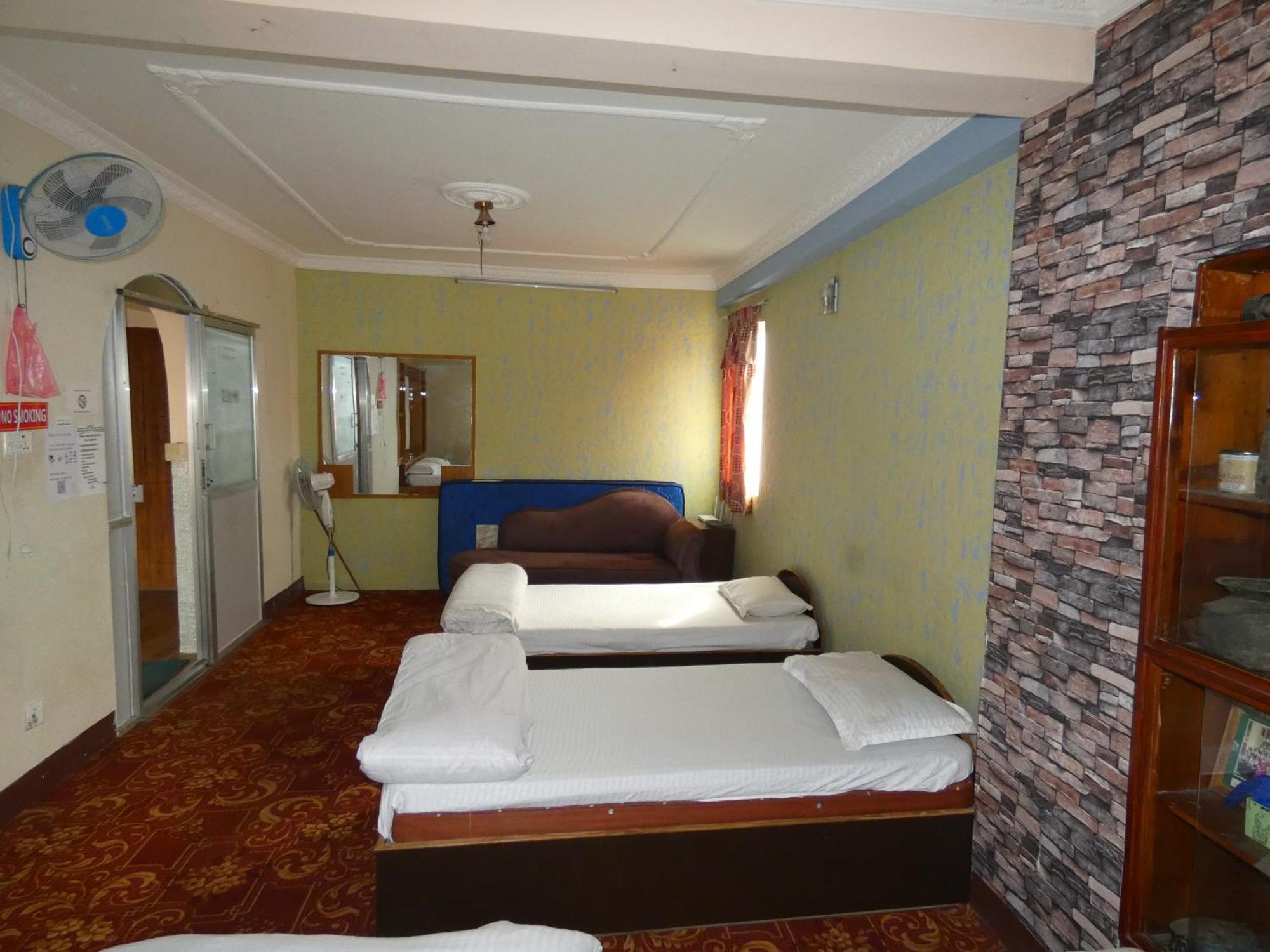 Sara'S Backpackers Hotel Kathmandu Exterior foto