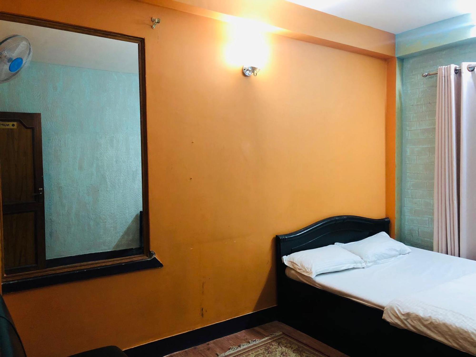 Sara'S Backpackers Hotel Kathmandu Exterior foto