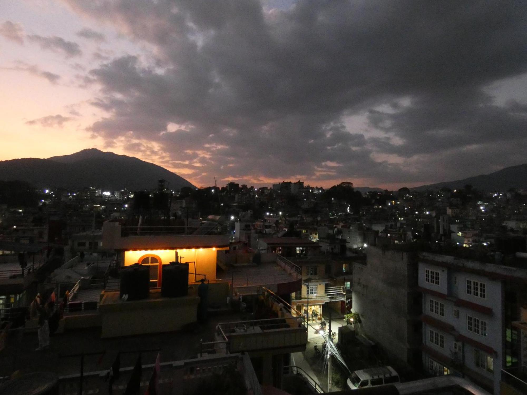 Sara'S Backpackers Hotel Kathmandu Exterior foto